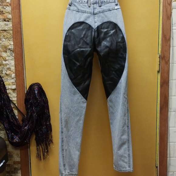 VINTAGE JEANS WTH A HEART SHAPE ON THE BACKSIDE - Picture 8 of 16